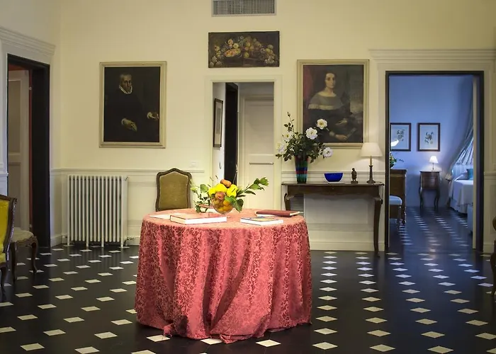 Alojamento de Acomodação e Pequeno-almoço Palazzo Lengueglia *