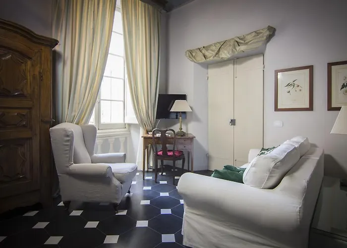 Alojamento de Acomodação e Pequeno-almoço Palazzo Lengueglia Albenga