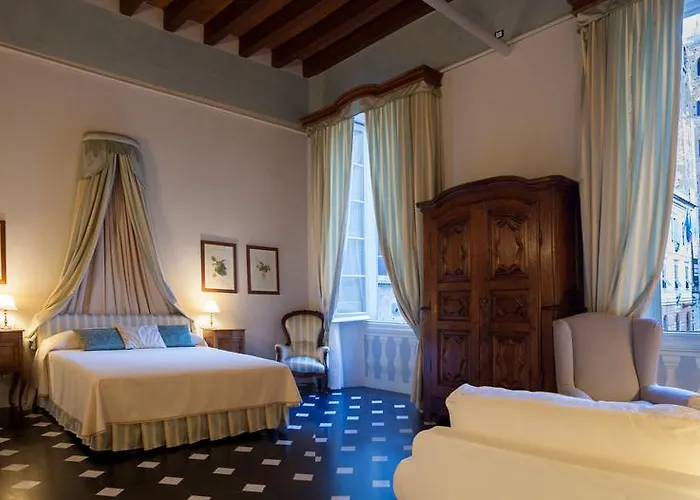 Alojamento de Acomodação e Pequeno-almoço Palazzo Lengueglia Albenga